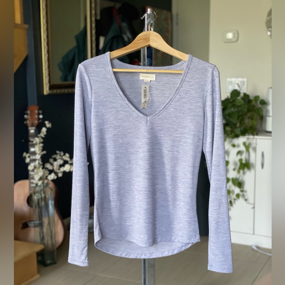 NWT Aritzia Golden by TNA Lavender V-Neck Blouse - Basil T-Shirt